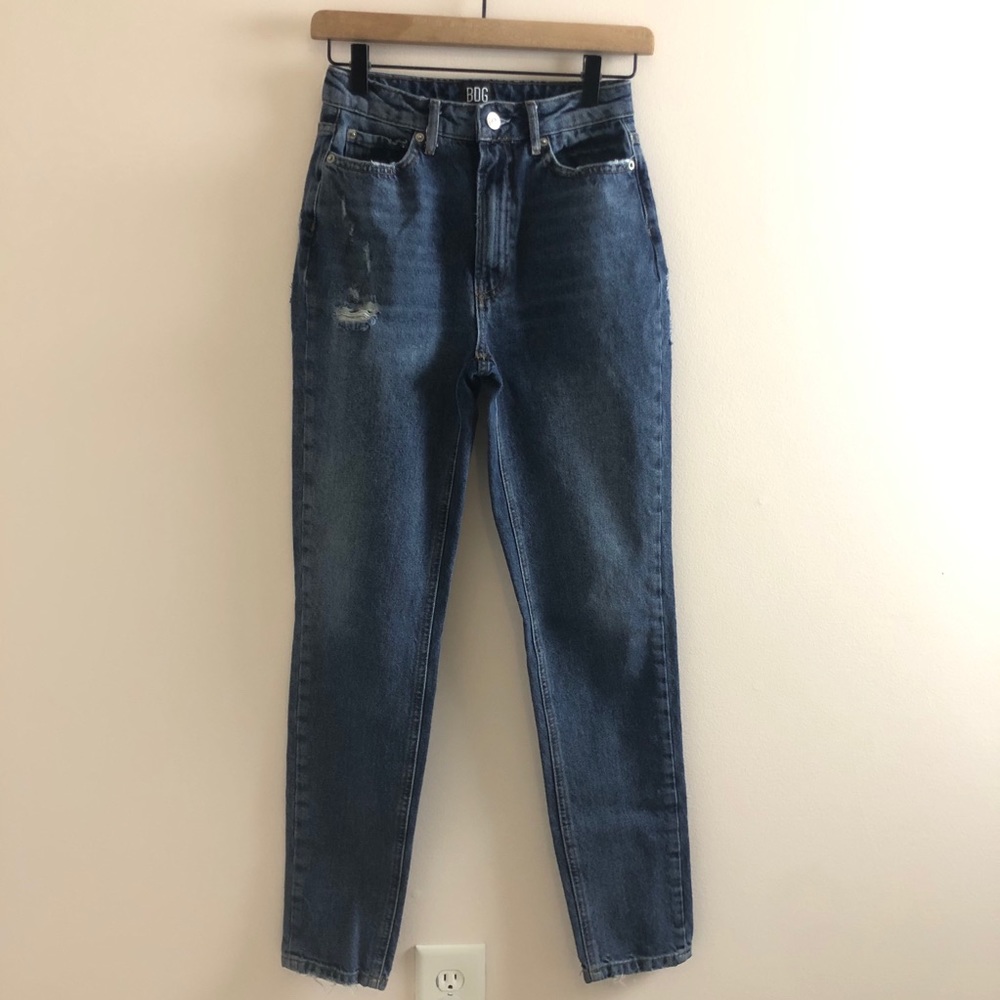 Vtg inspired BDG High Waist Distressed Mom Jeans - Picture 2 of 15